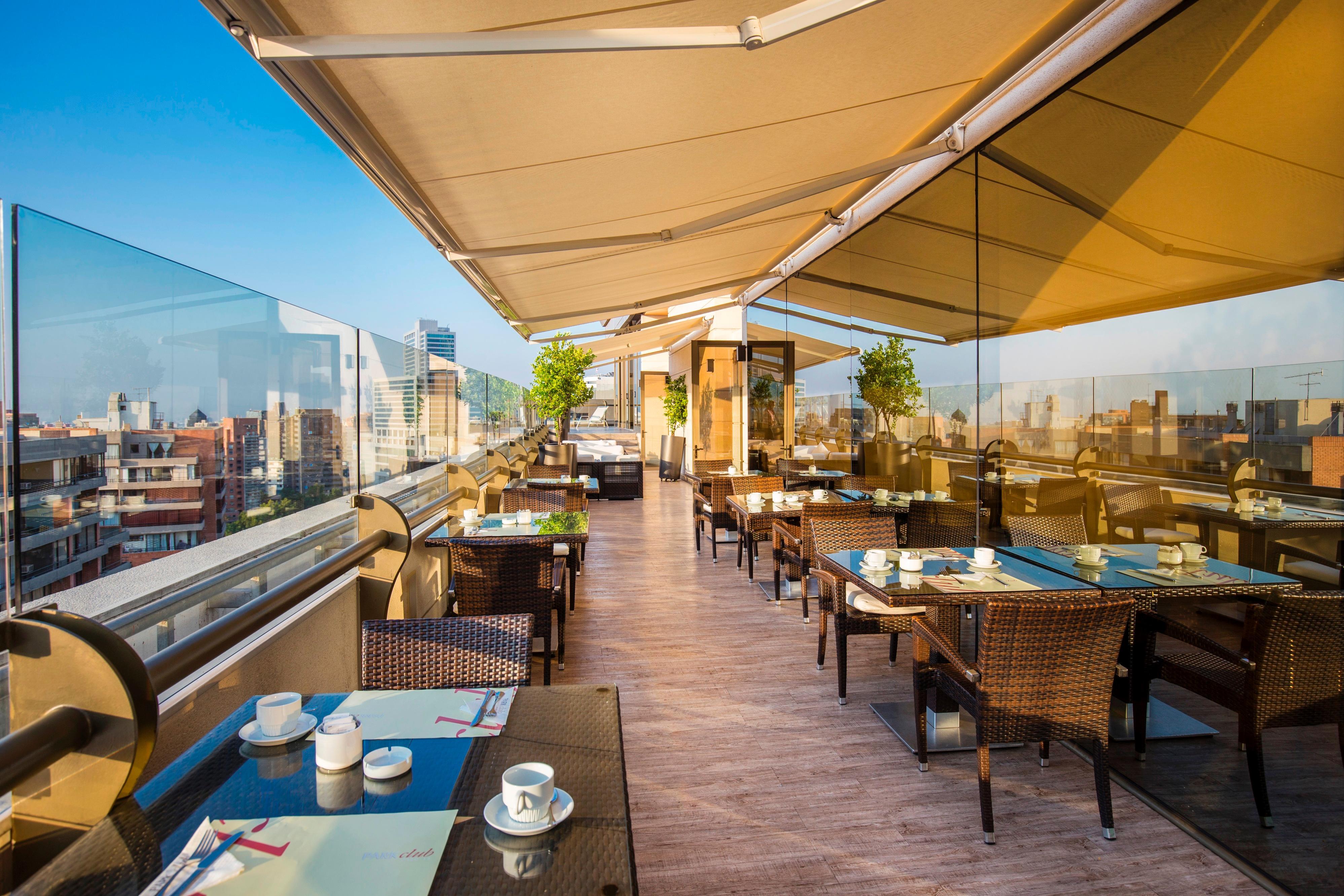Plaza El Bosque Ebro Otel Santiago Dış mekan fotoğraf Skyline Bar