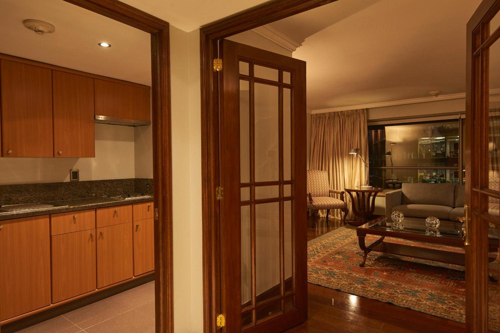 Plaza El Bosque Ebro Otel Santiago Dış mekan fotoğraf A typical apartment at The Peninsula Manila