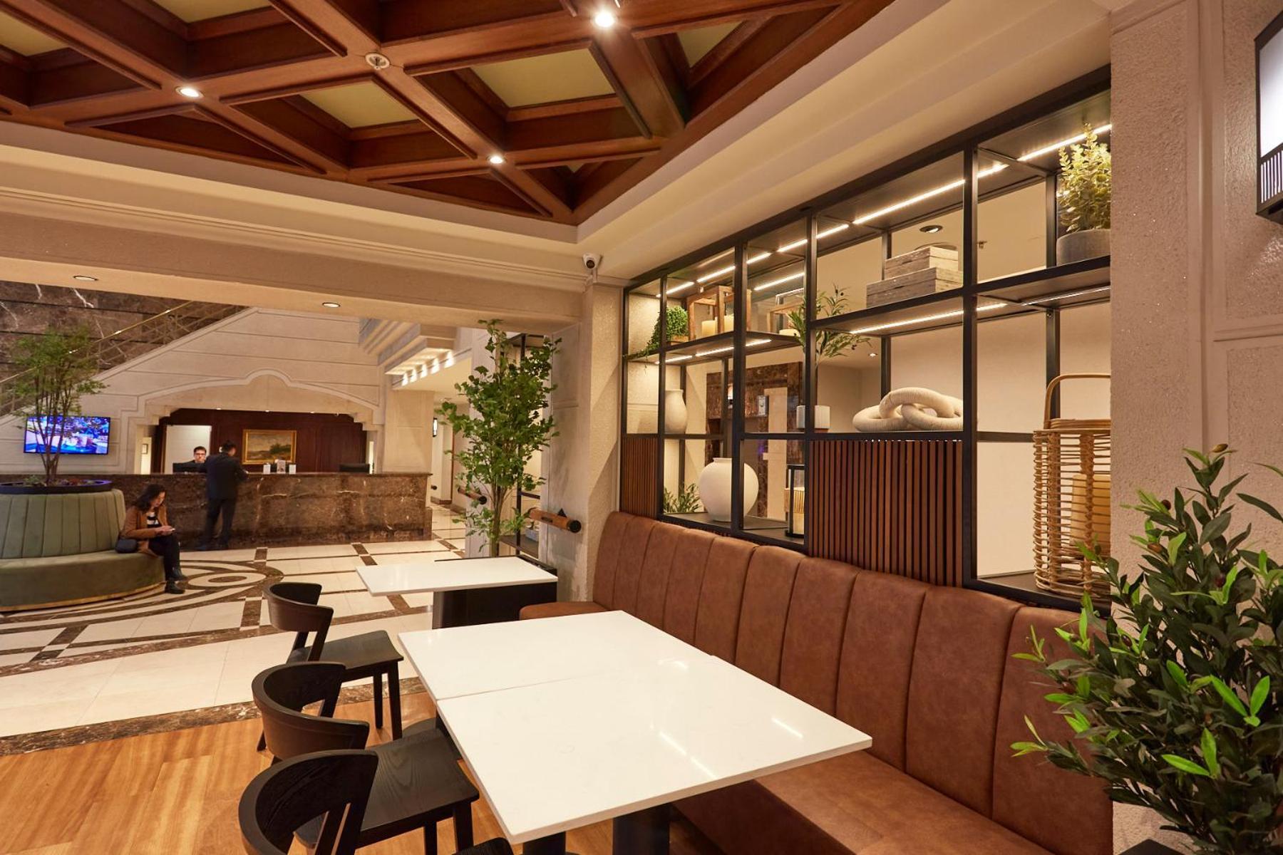Plaza El Bosque Ebro Otel Santiago Dış mekan fotoğraf The interior of the lounge