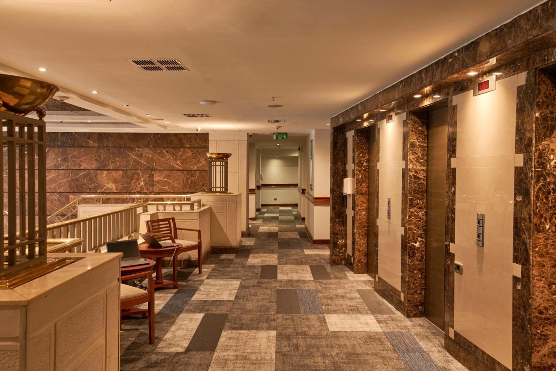 Plaza El Bosque Ebro Otel Santiago Dış mekan fotoğraf The elevators